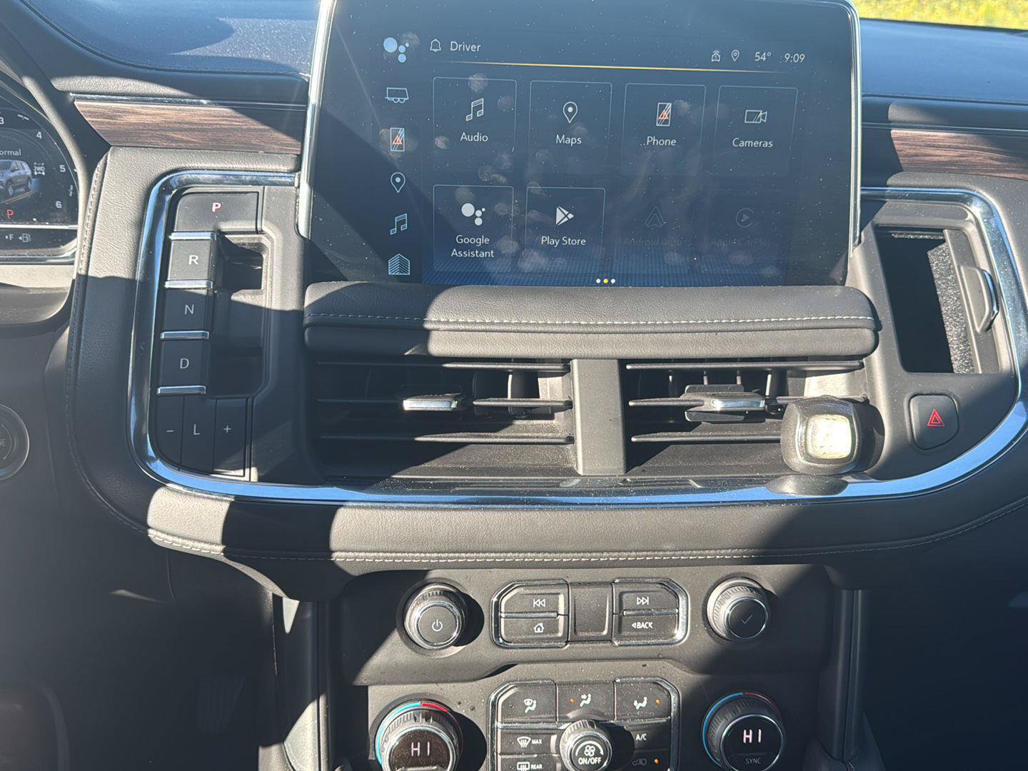 Used 2022 Chevrolet Suburban Z71 w/ Luxury Package AWD/4WD image 13