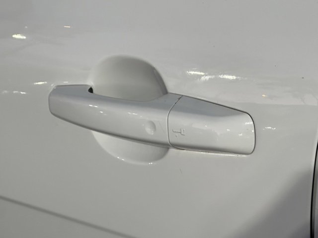 Used 2020 Jaguar XE S image 14