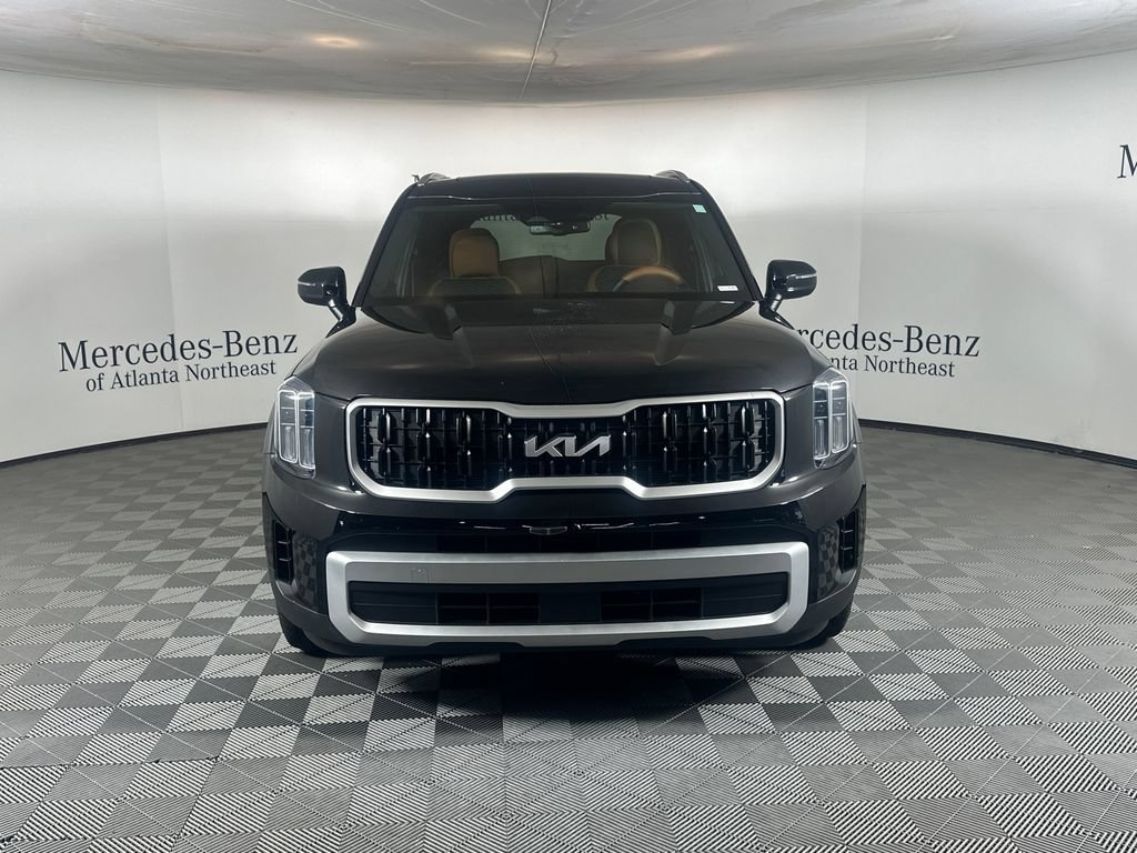 Used 2024 Kia Telluride EX w/ EX Captain's Chair Package FWD image 2