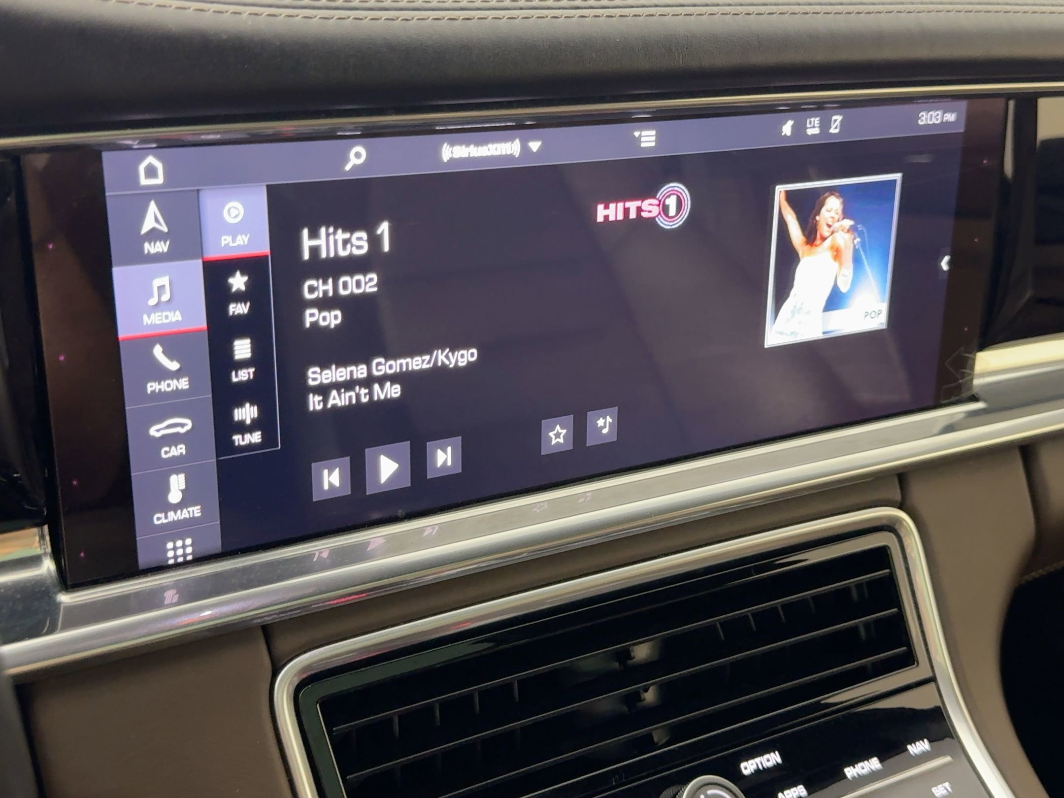 Certified 2020 Porsche Panamera GTS w/ Premium Package Plus image 23