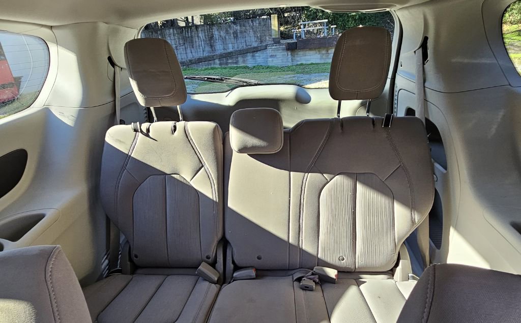 Used 2020 Chrysler Pacifica Touring image 12