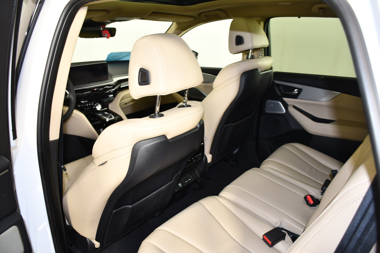 Certified 2025 Acura MDX SH-AWD w/ Technology Package image 47