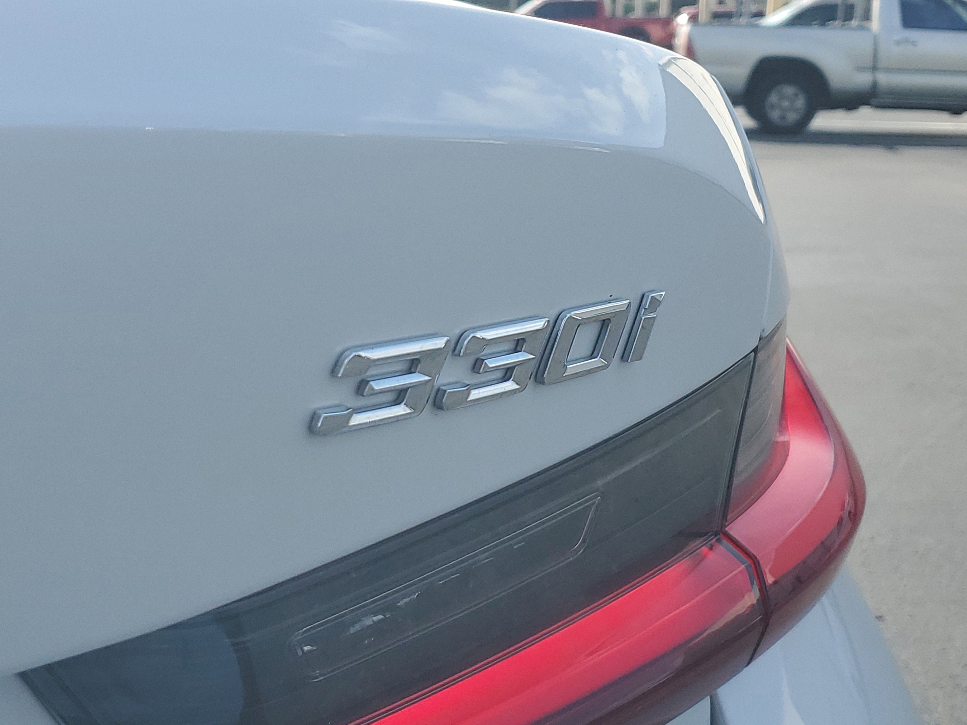 Used 2024 BMW 330i Sedan w/ Convenience Package image 5