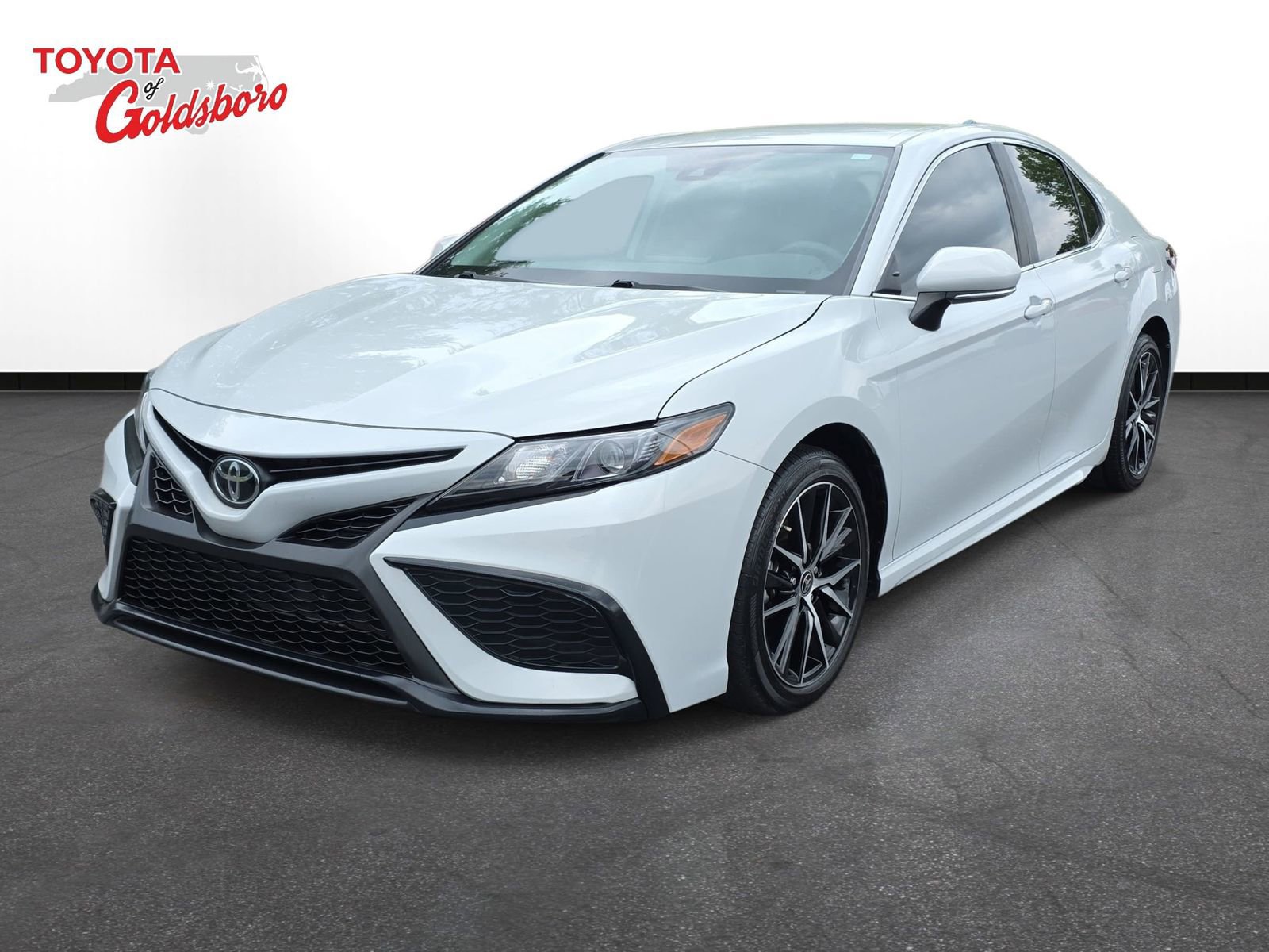 Used 2024 Toyota Camry SE w/ Convenience Package FWD image 1
