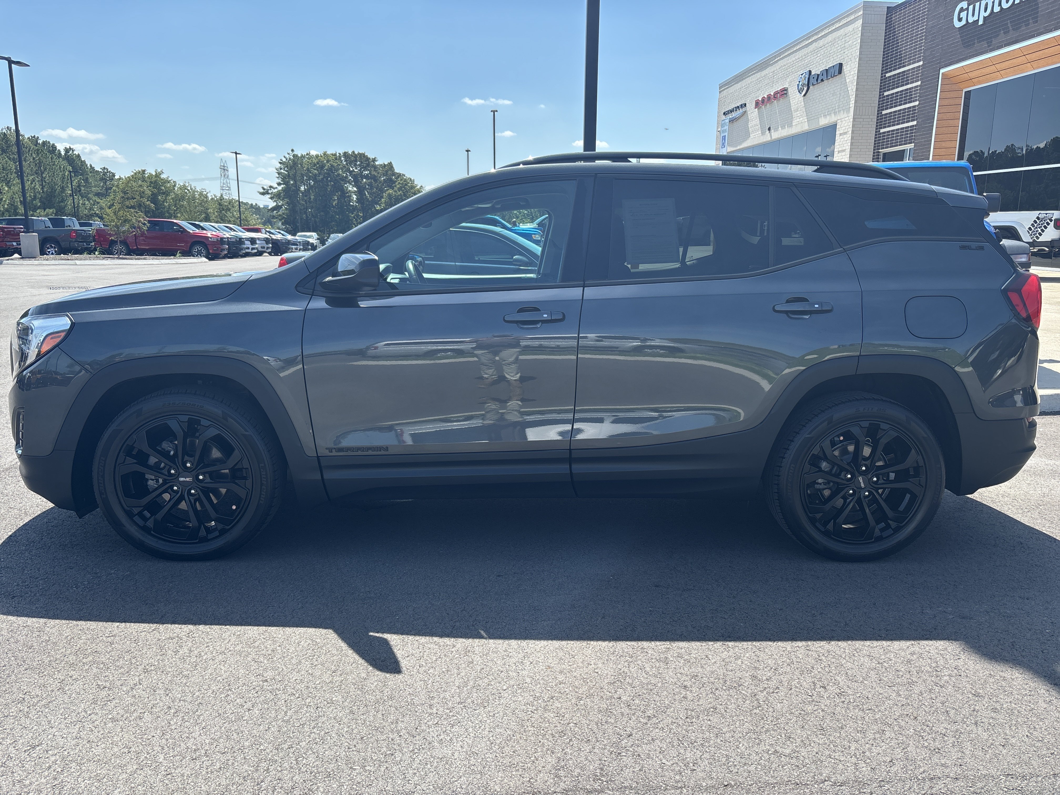 Used 2020 GMC Terrain SLE w/ Driver Convenience Package FWD image 2