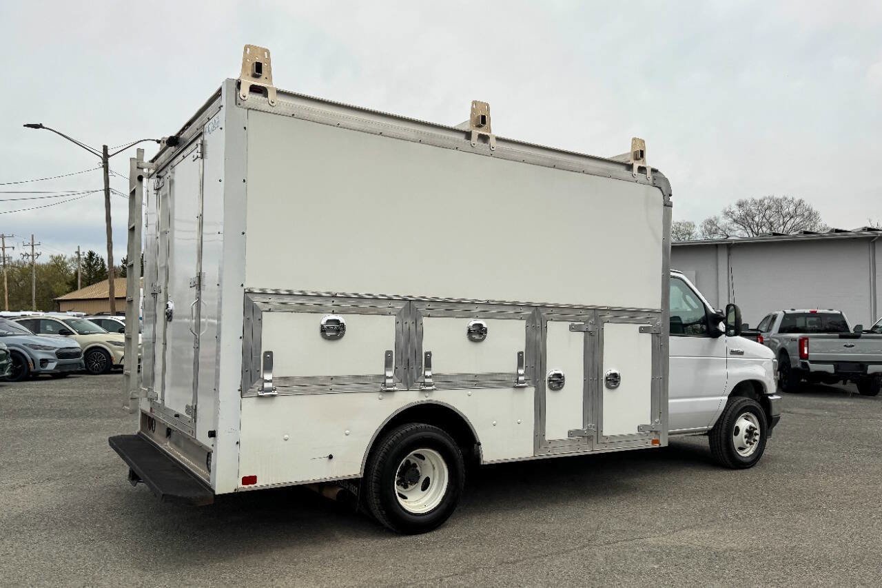 Used 2022 Ford E-350 and Econoline 350 Super Duty w/ Power Windows & Locks Group RWD image 3