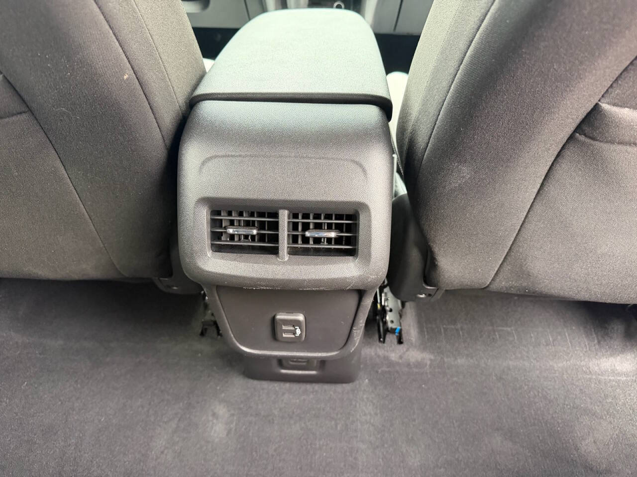 Used 2021 Chevrolet Equinox LT FWD image 23