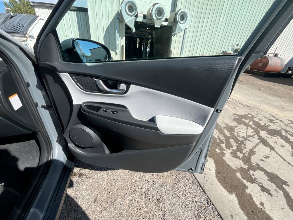 Used 2023 Hyundai Kona Limited image 20