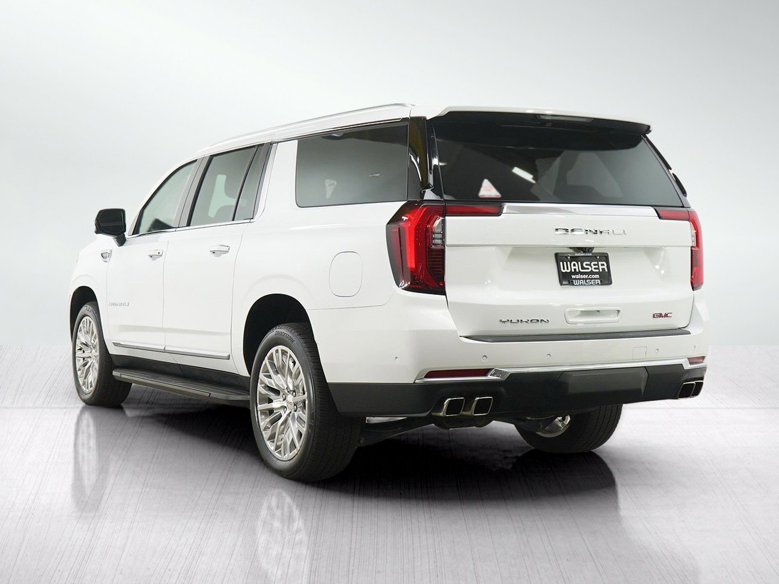 Used 2025 GMC Yukon XL Denali AWD/4WD image 4