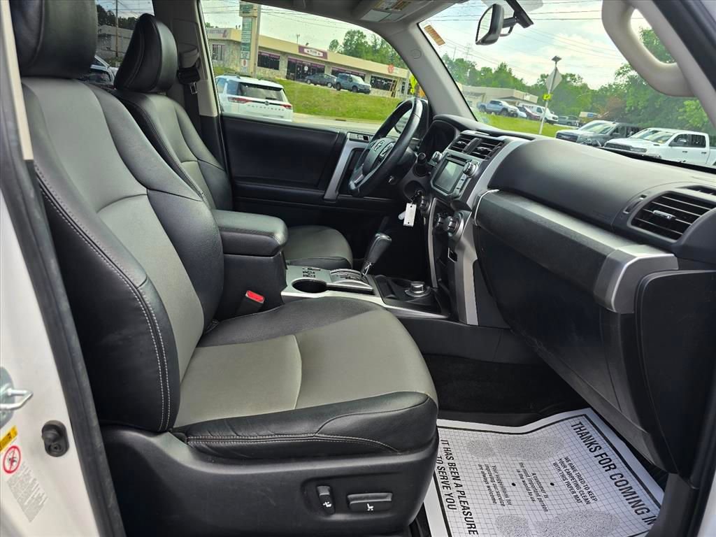 Used 2016 Toyota 4Runner SR5 AWD/4WD image 16