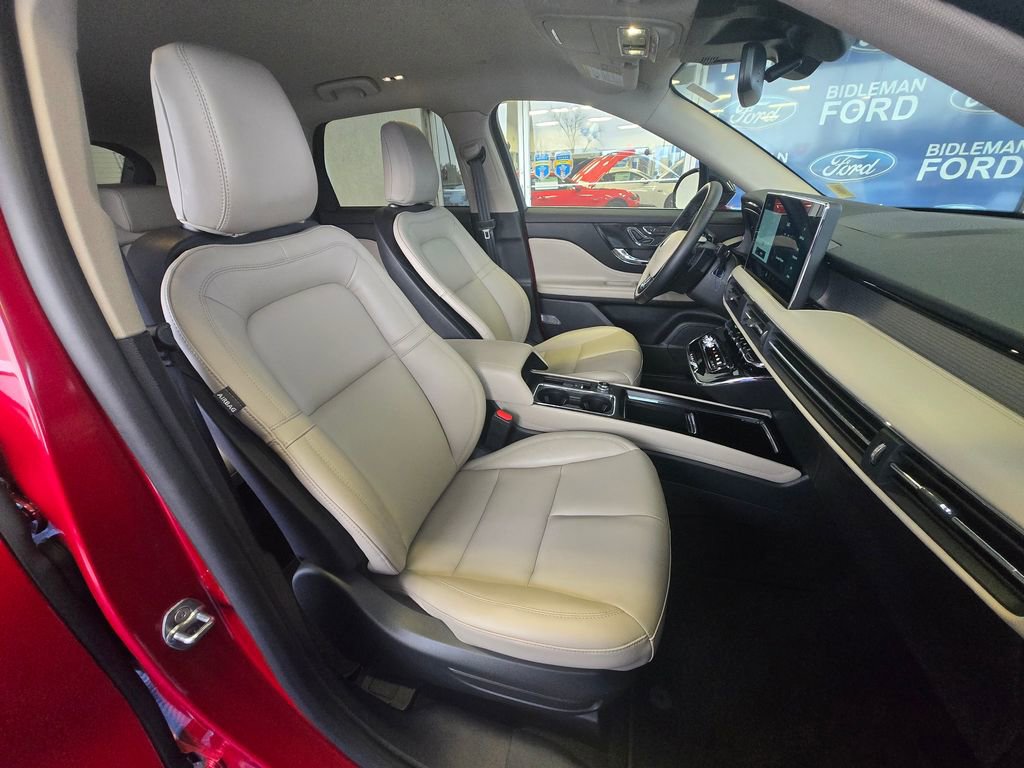 Used 2025 Lincoln Corsair AWD image 25