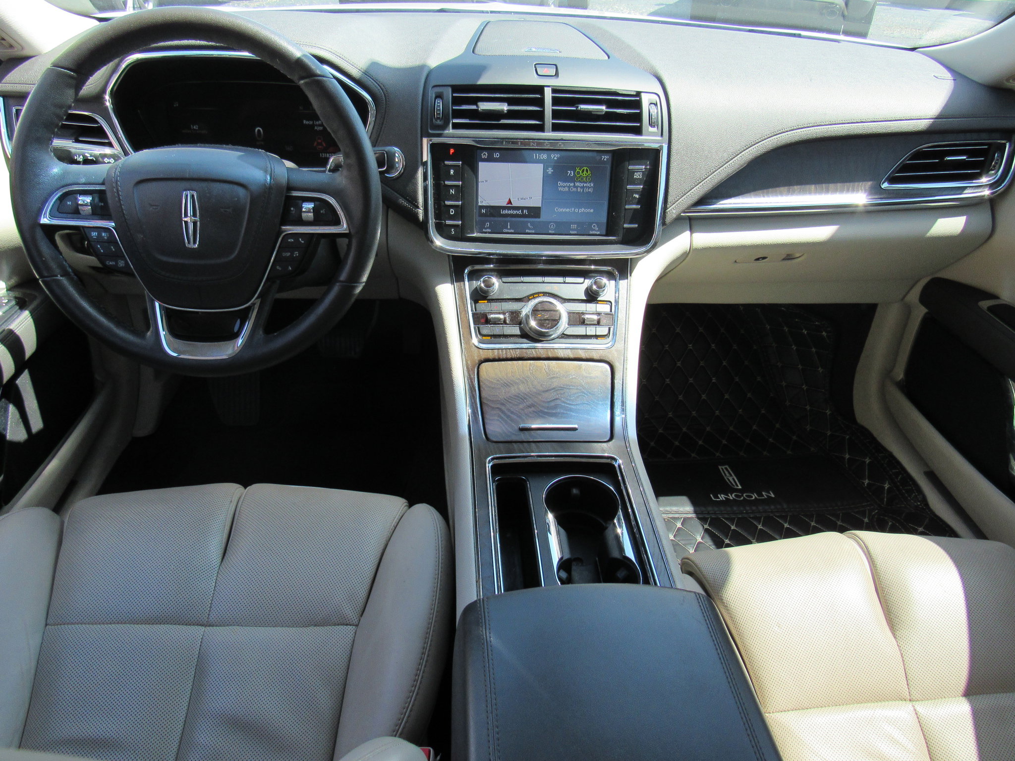 Used 2020 Lincoln Continental w/ Premium Package image 10