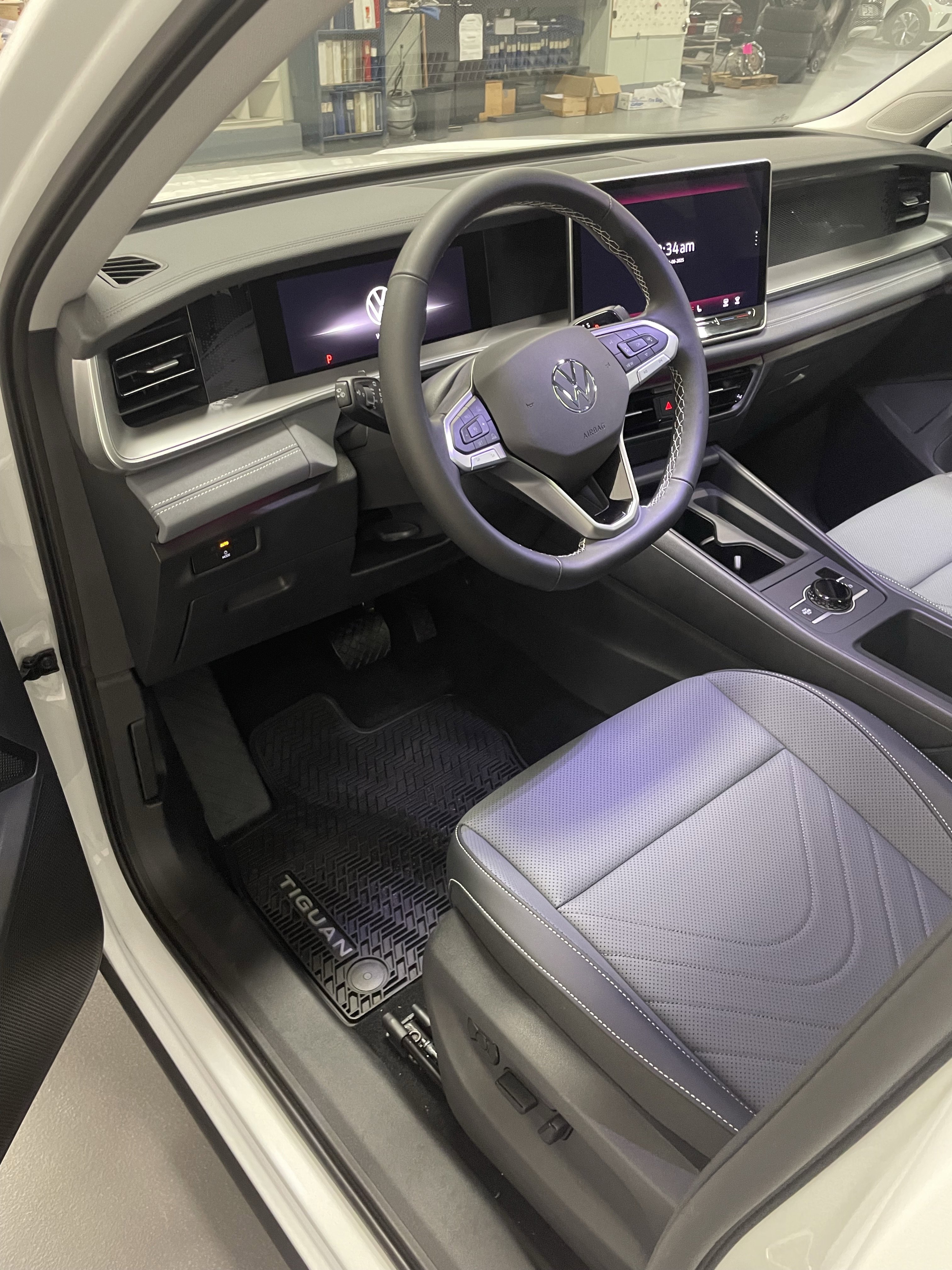 New 2025 Volkswagen Tiguan SE image 7