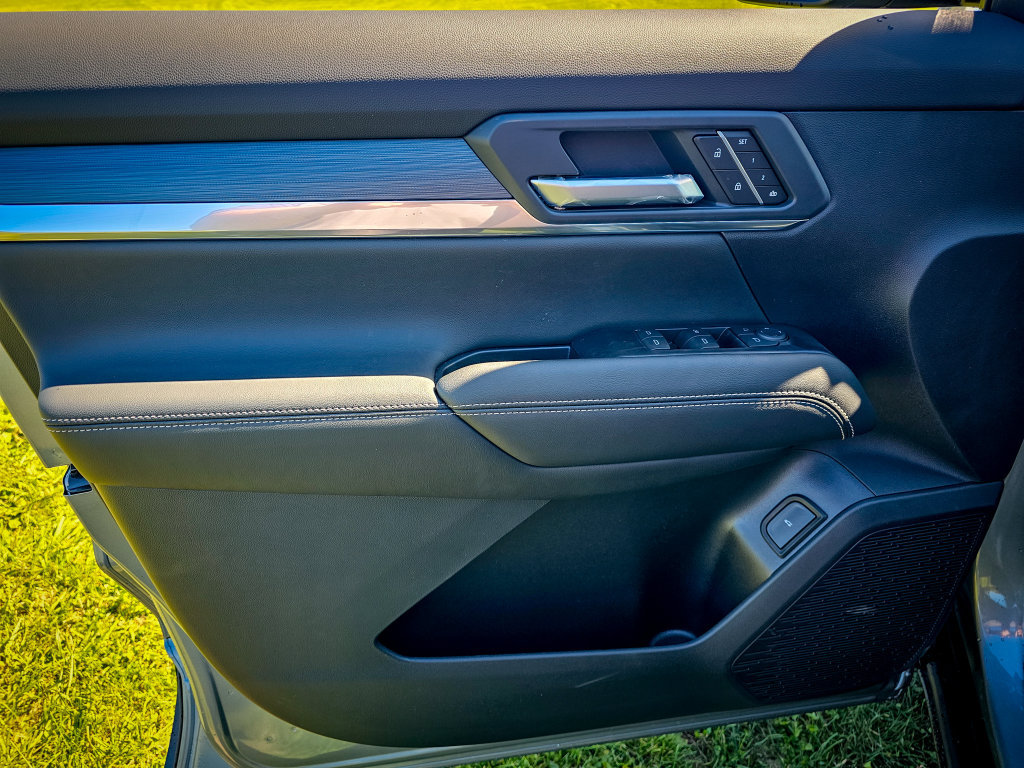New 2027 GMC Terrain Elevation w/ Elevation Premium Package AWD/4WD image 9