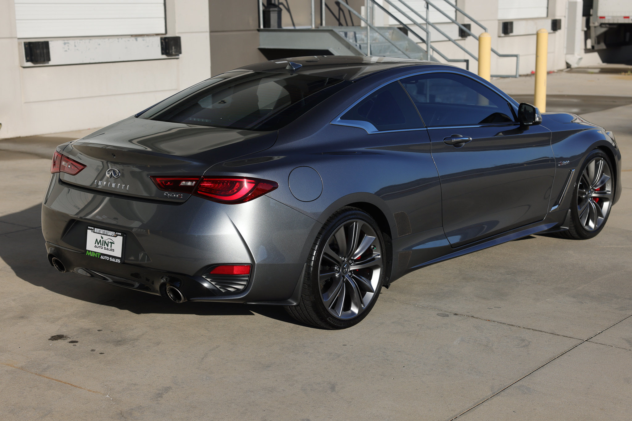 Used 2018 INFINITI Q60 Red Sport 400 w/ Sensory Package 3.0T Sport RWD image 15