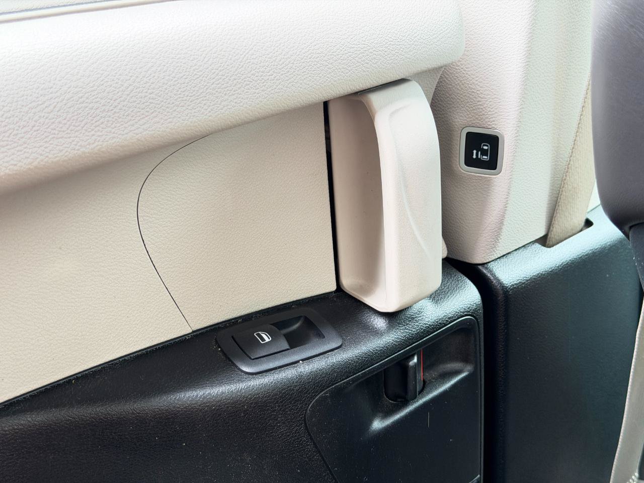 Used 2023 Chrysler Pacifica Touring-L FWD image 31