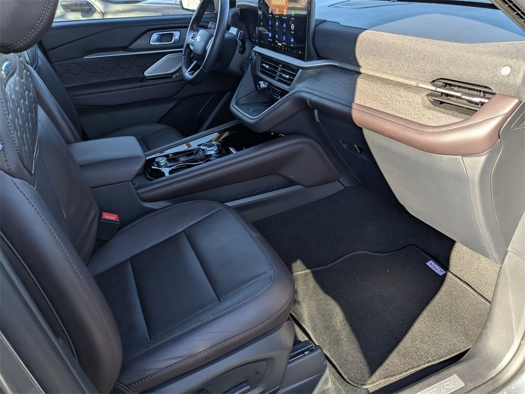 Used 2025 Ford Explorer Platinum w/ LUX Leather Package image 38
