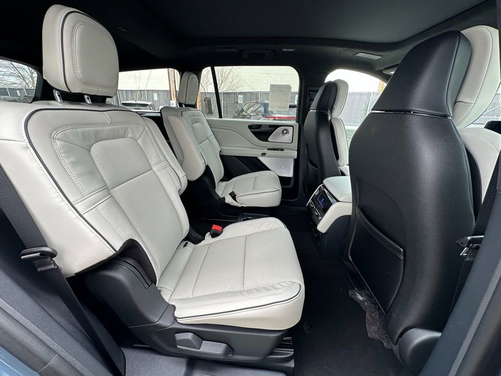 New 2026 Lincoln Aviator Black Label w/ Jet Appearance Package AWD/4WD image 25