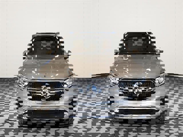 Used 2024 Mercedes-Benz GLC 300 4MATIC image 3