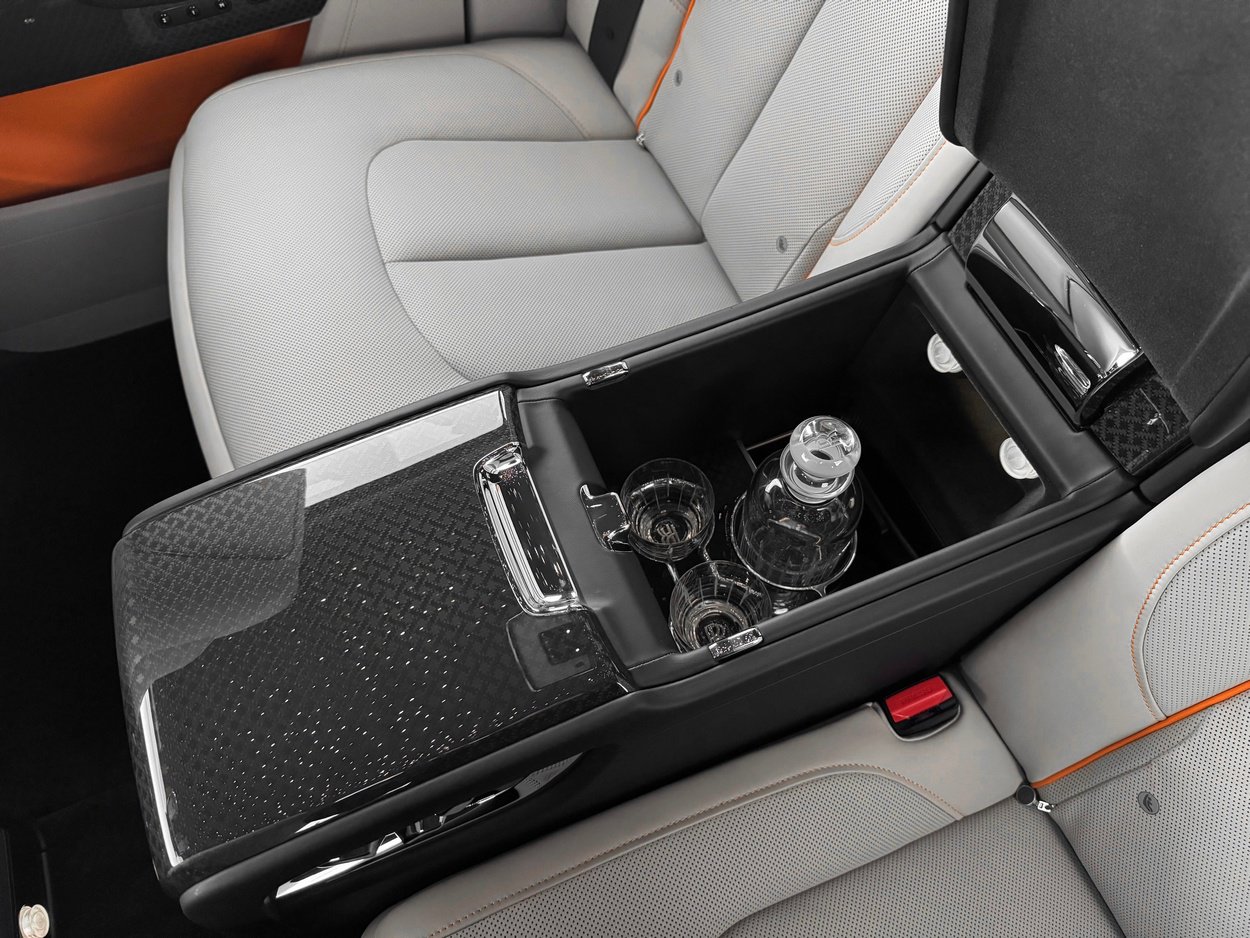 New 2026 Rolls-Royce Cullinan Black Badge image 33