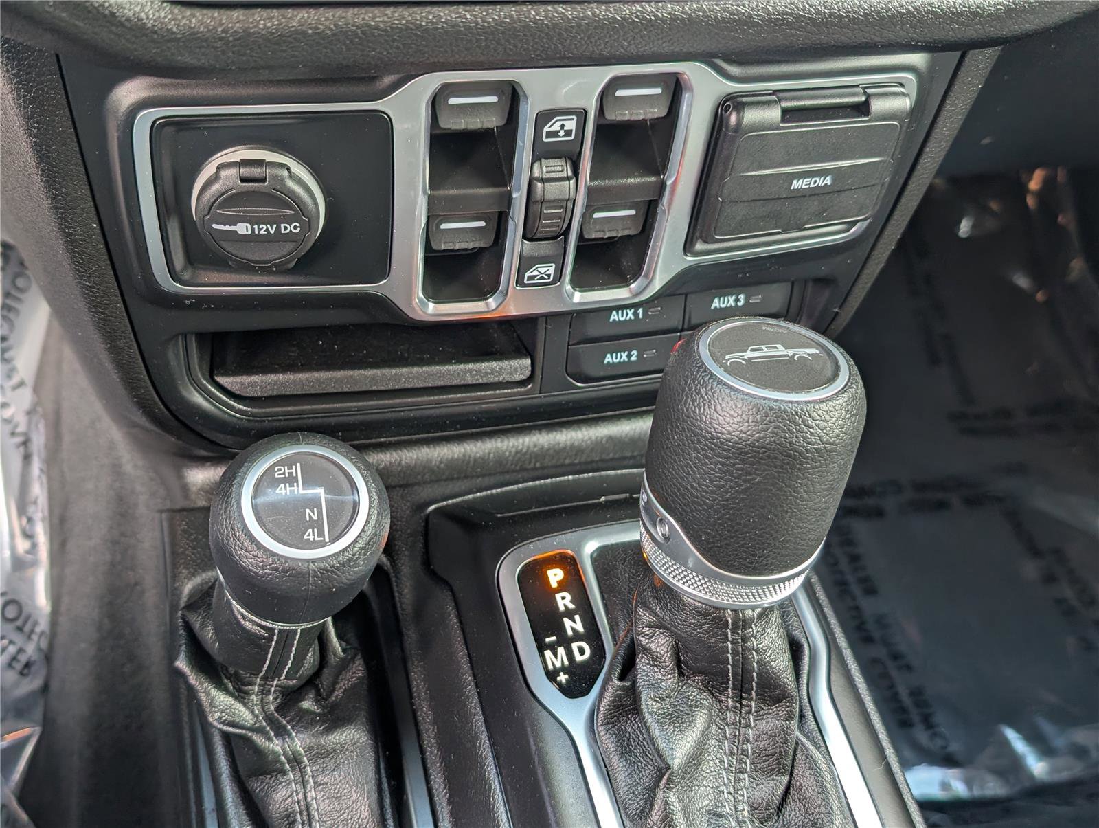 Used 2025 Jeep Gladiator Sport AWD/4WD image 24