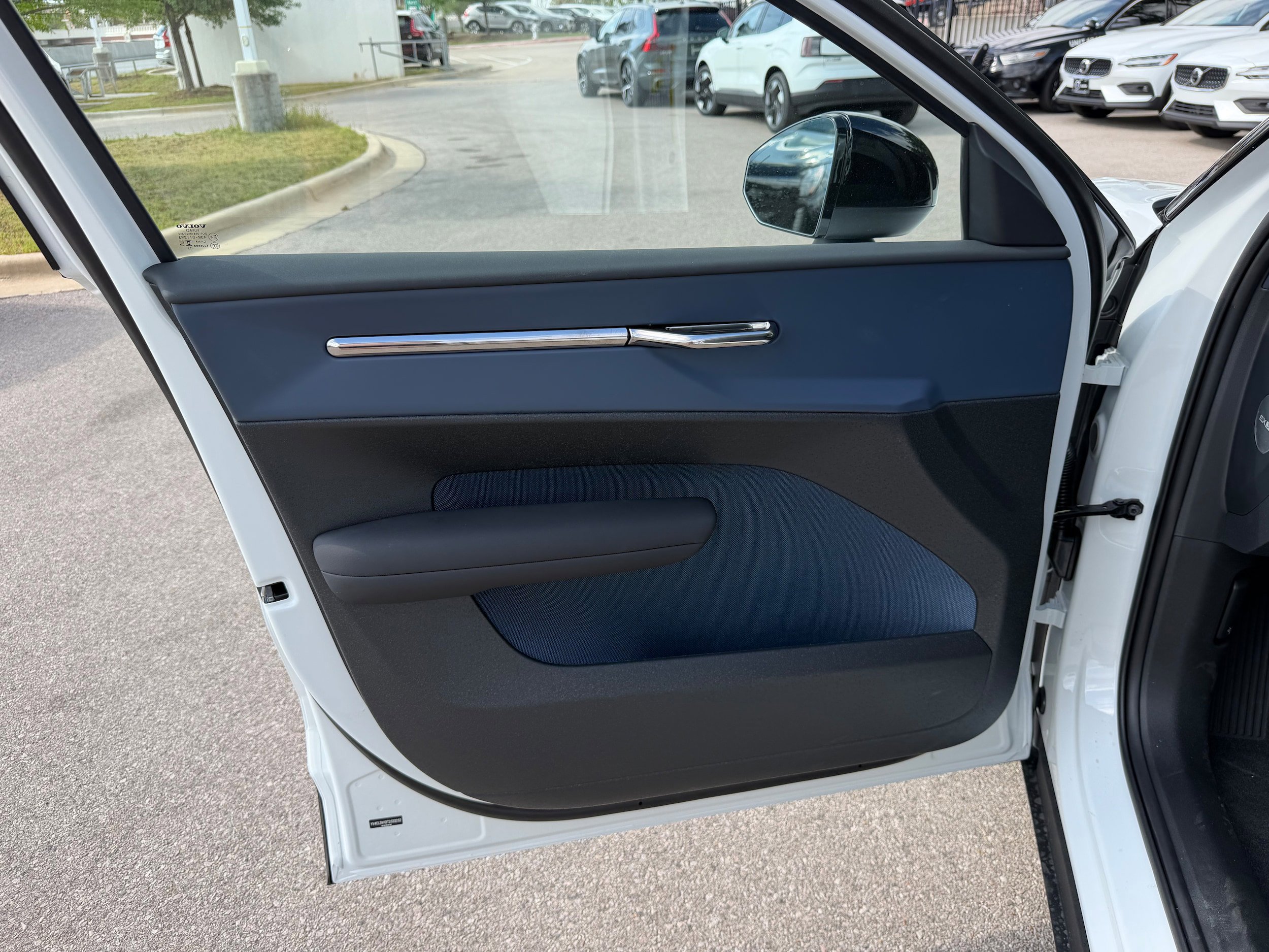 New 2026 Volvo EX30 Plus w/ Protection Package RWD image 17