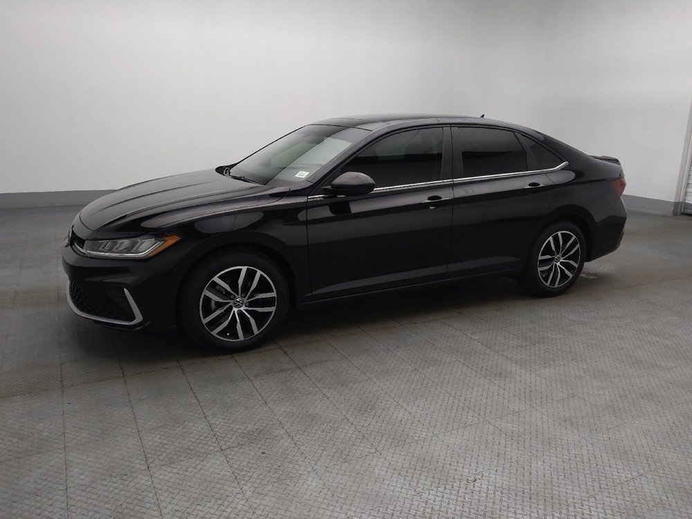 Used 2025 Volkswagen Jetta SE image 2