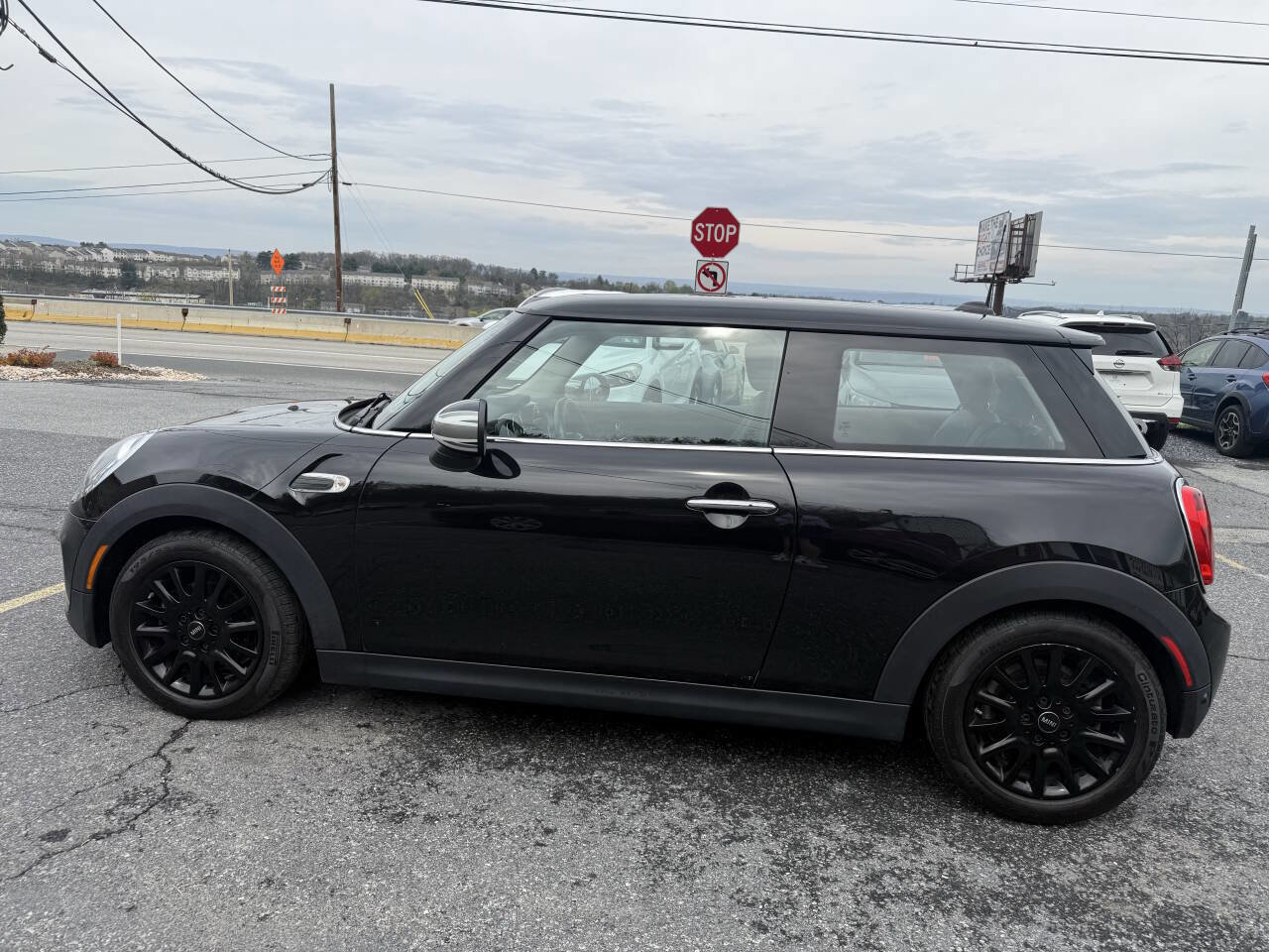 Used 2019 MINI Cooper 2-Door Hardtop w/ Signature Upholstery Package image 8