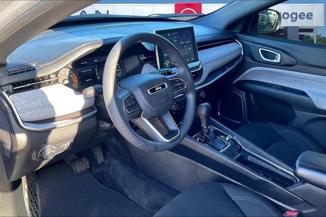 Used 2023 Jeep Compass Sport image 14