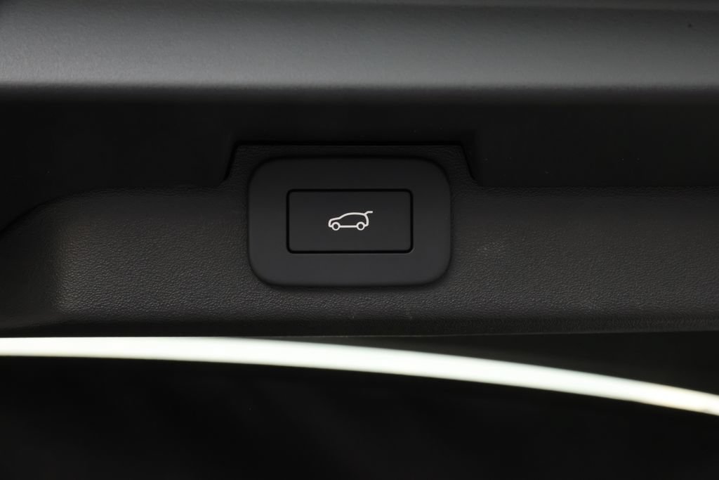 Used 2025 Land Rover Discovery Metropolitan Edition AWD/4WD image 19