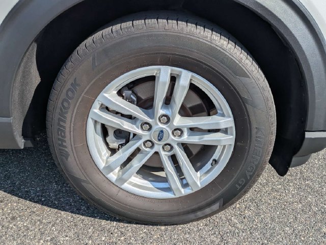 Certified 2023 Ford Explorer XLT w/ Equipment Group 202A AWD/4WD image 9