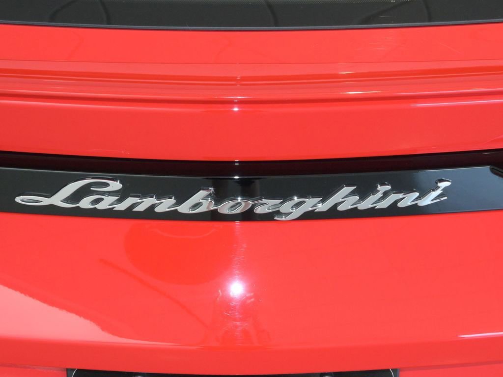 Used 2020 Lamborghini Urus image 17