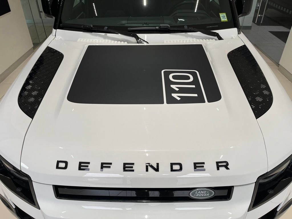 Used 2022 Land Rover Defender 110 X-Dynamic SE AWD/4WD image 17
