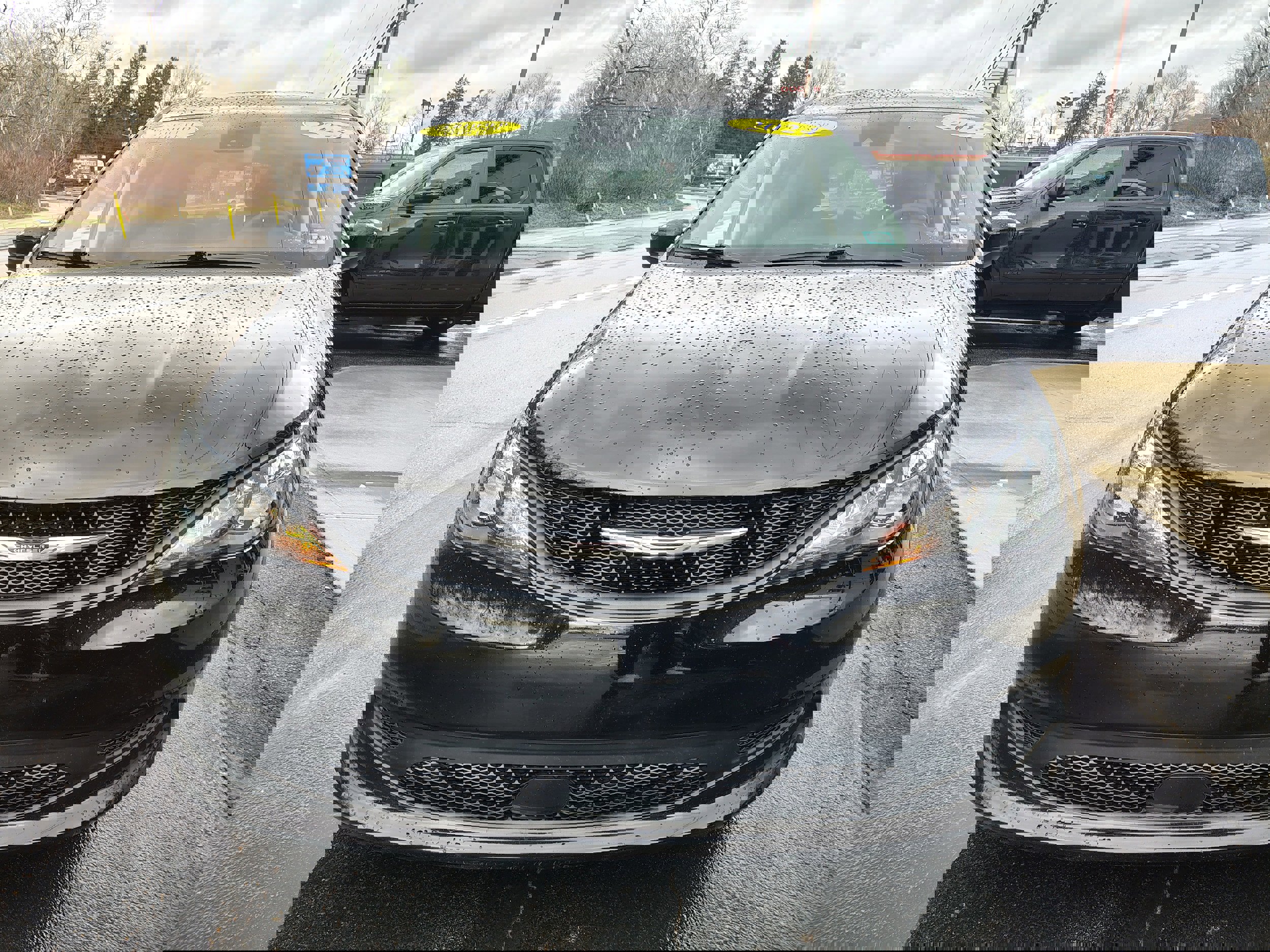 Used 2024 Chrysler Voyager LX image 3