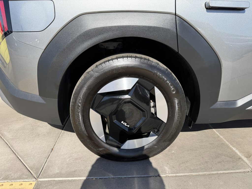 Used 2024 Kia EV9 Light Long Range RWD image 15