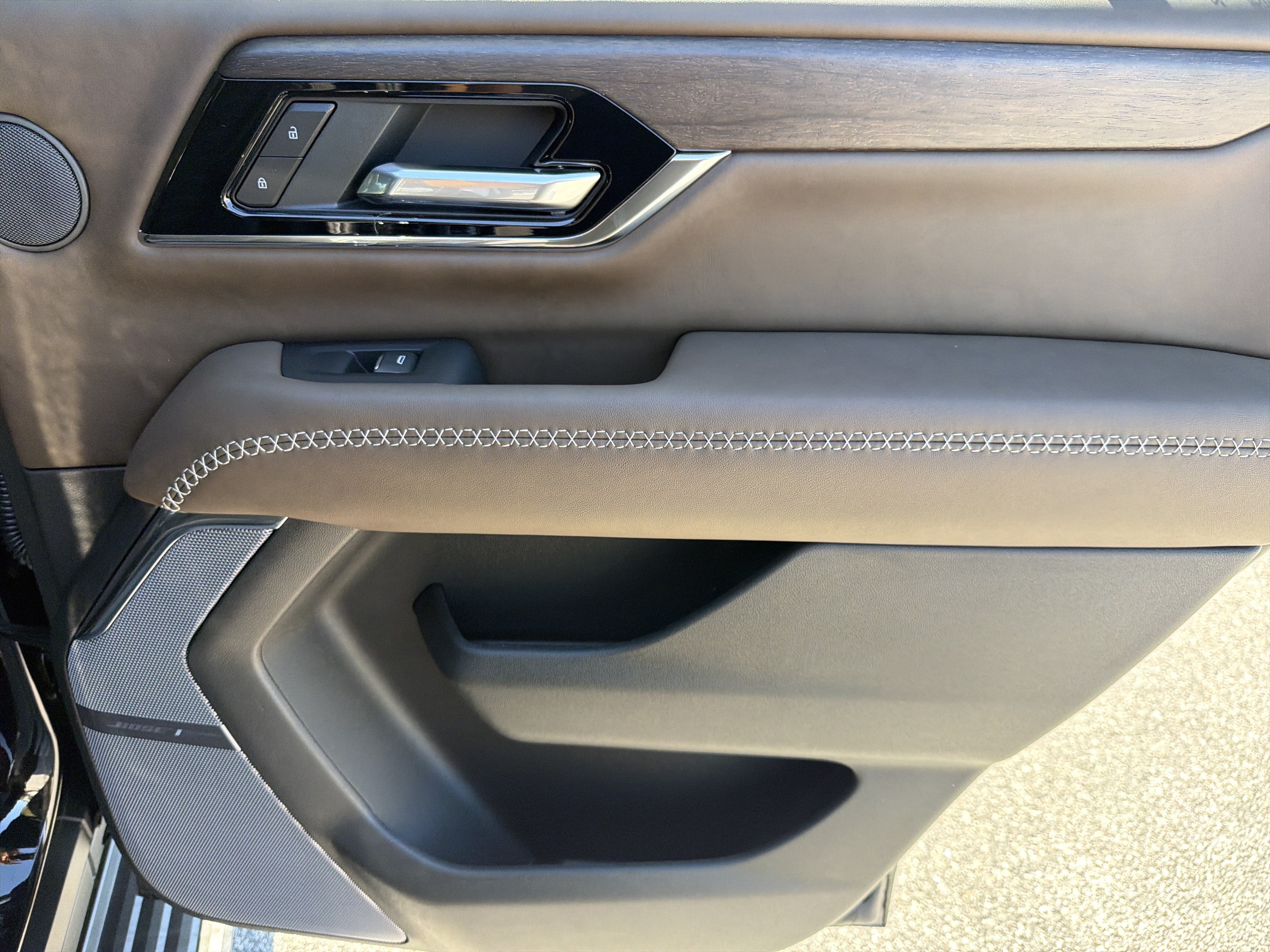 New 2026 GMC Yukon Denali Ultimate w/ LPO, Floor Liner Package AWD/4WD image 17