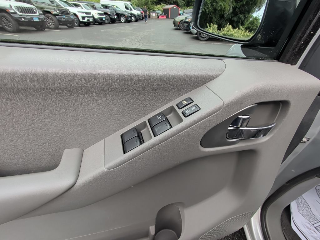 Used 2014 Nissan Frontier SV AWD/4WD image 12