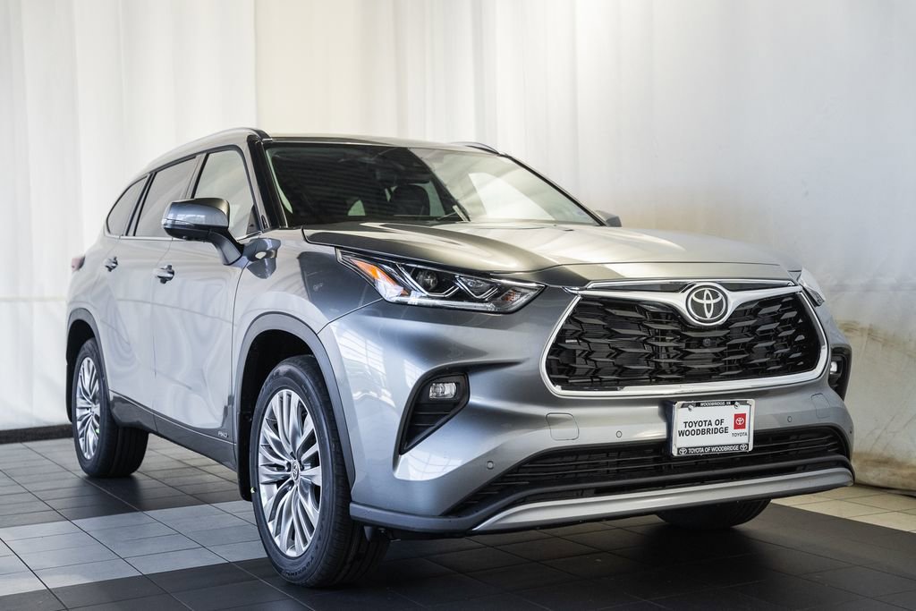 New 2026 Toyota Highlander Platinum AWD/4WD image 1