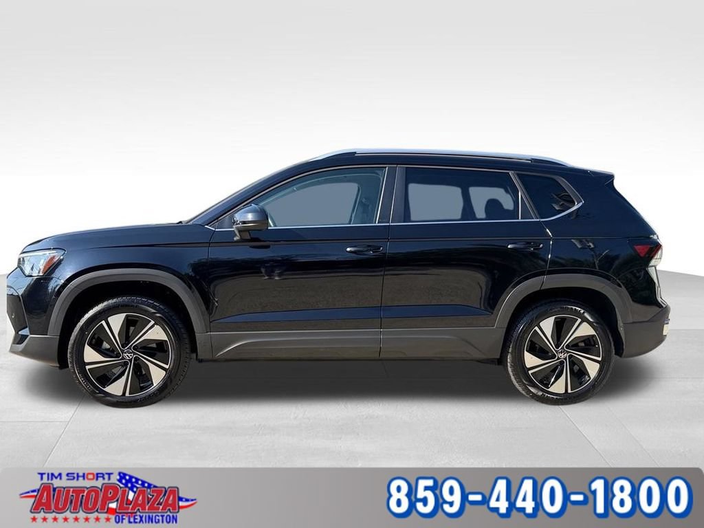 Used 2025 Volkswagen Taos SE AWD/4WD image 12