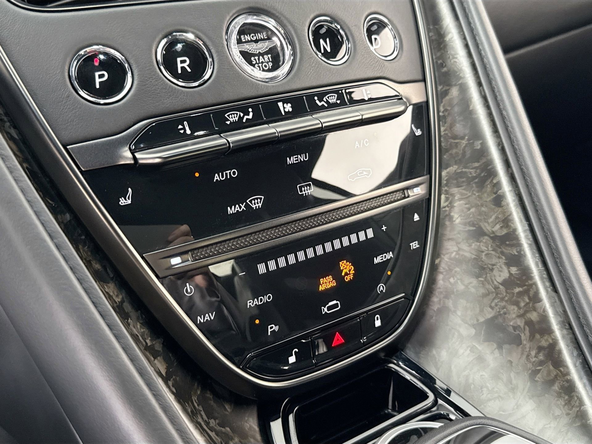 Used 2019 Aston Martin DBS Superleggera image 12