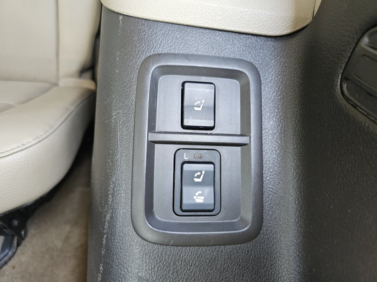 Used 2011 Toyota Sequoia Platinum AWD/4WD image 39
