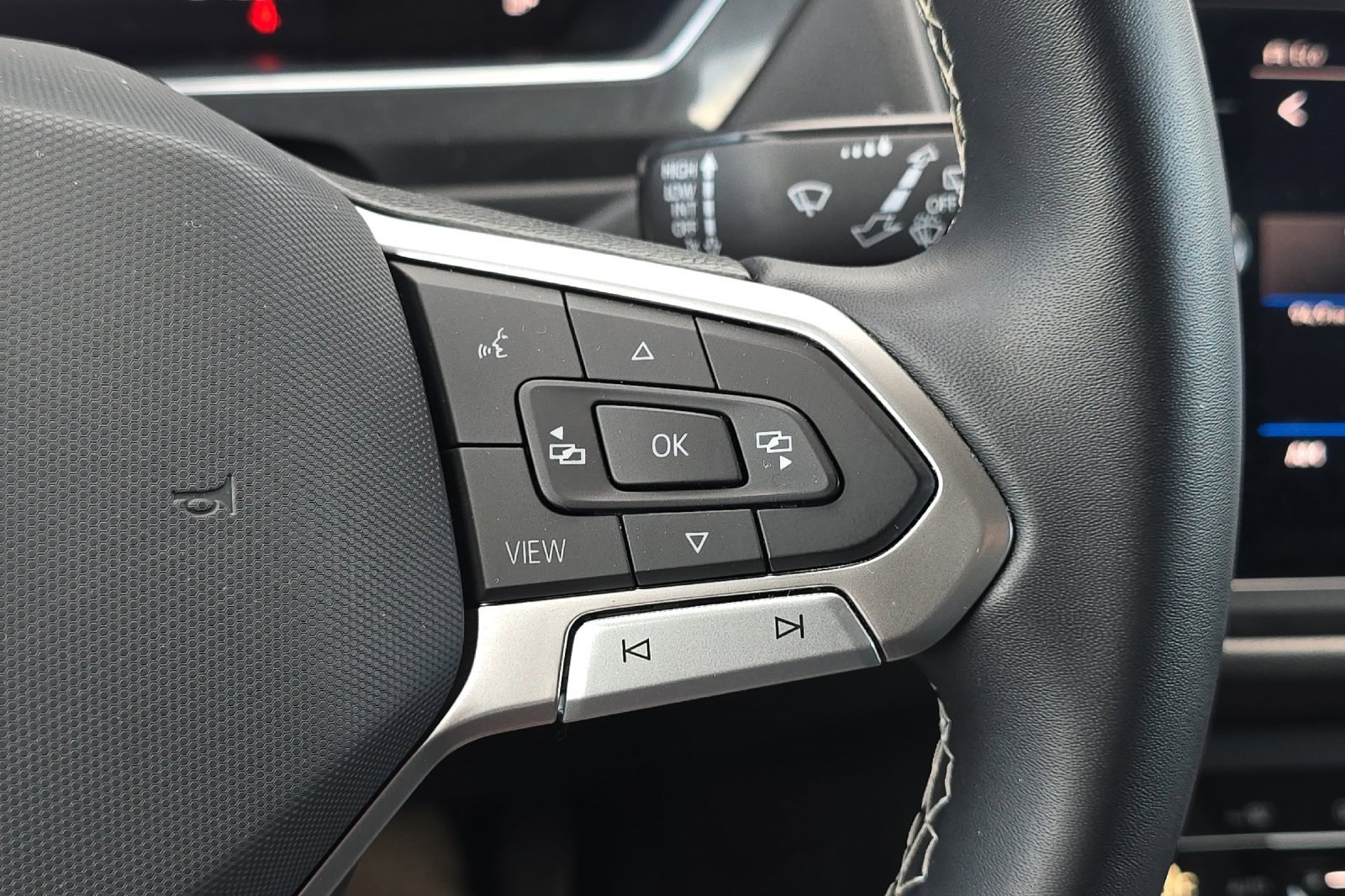 Used 2022 Volkswagen Tiguan SE image 27