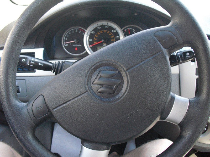 Used 2006 Suzuki Forenza Sedan FWD image 5