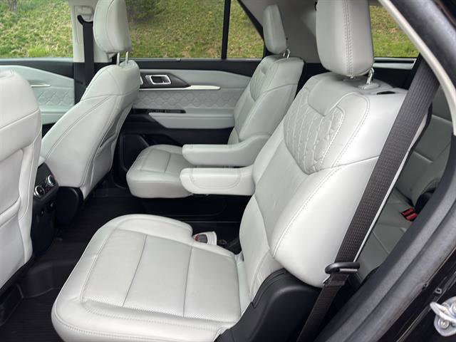 Used 2025 Ford Explorer Platinum w/ LUX Leather Package AWD/4WD image 16