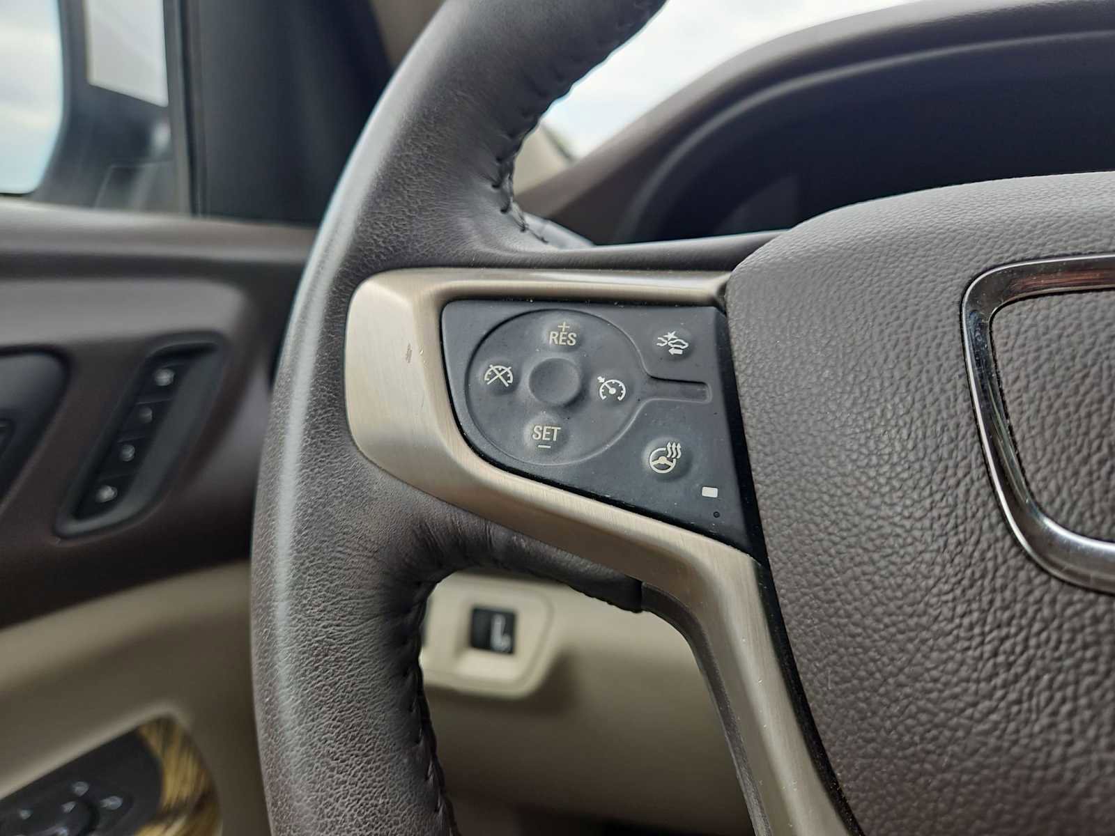 Used 2017 GMC Acadia Denali w/ Technology Package FWD image 26