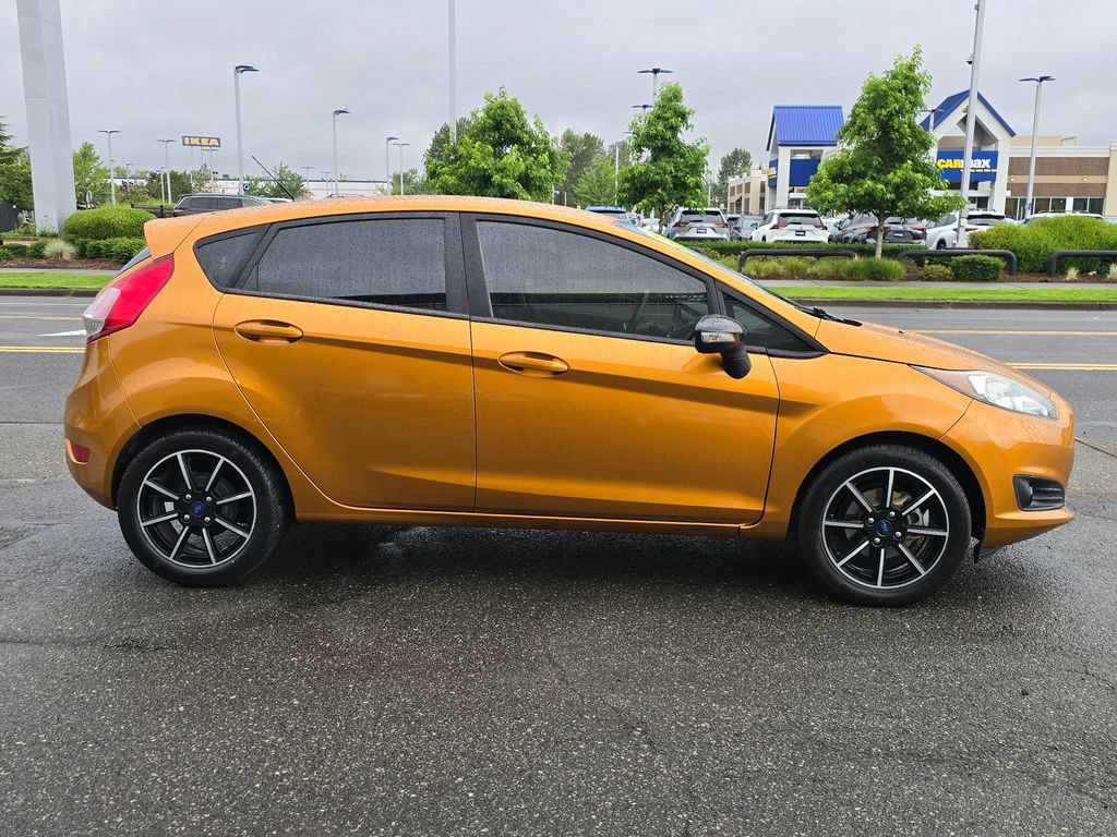 Used 2016 Ford Fiesta SE w/ SE Black Package FWD image 4