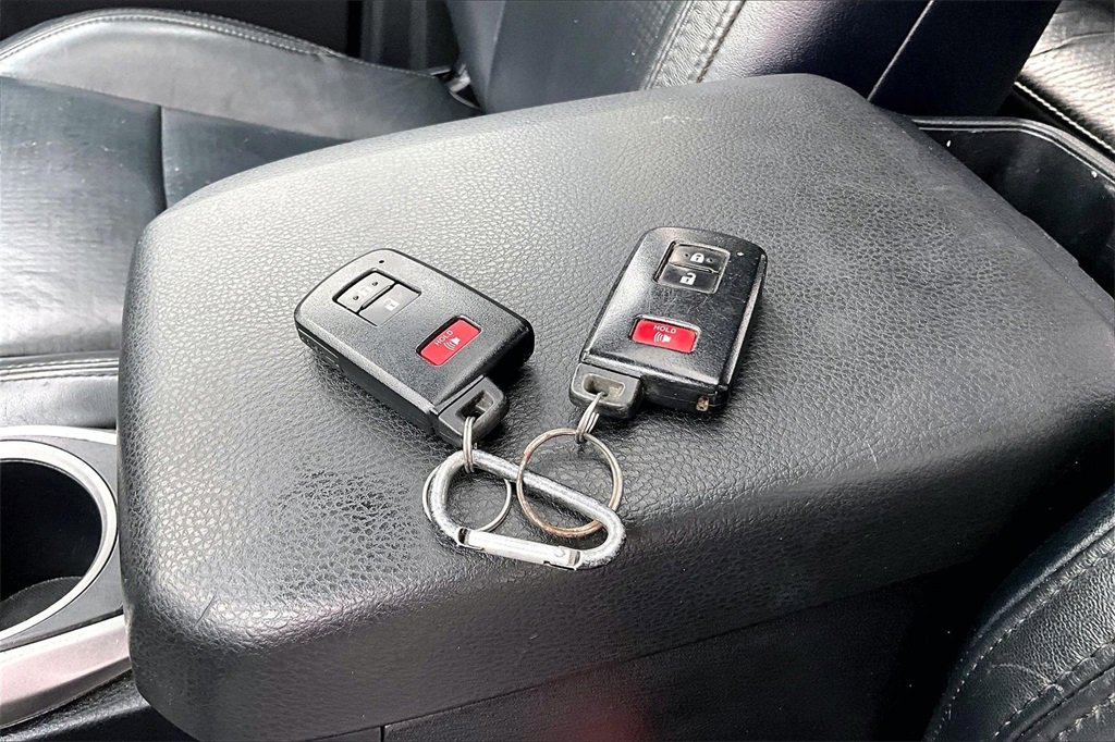 Used 2022 Toyota Tacoma Limited image 36