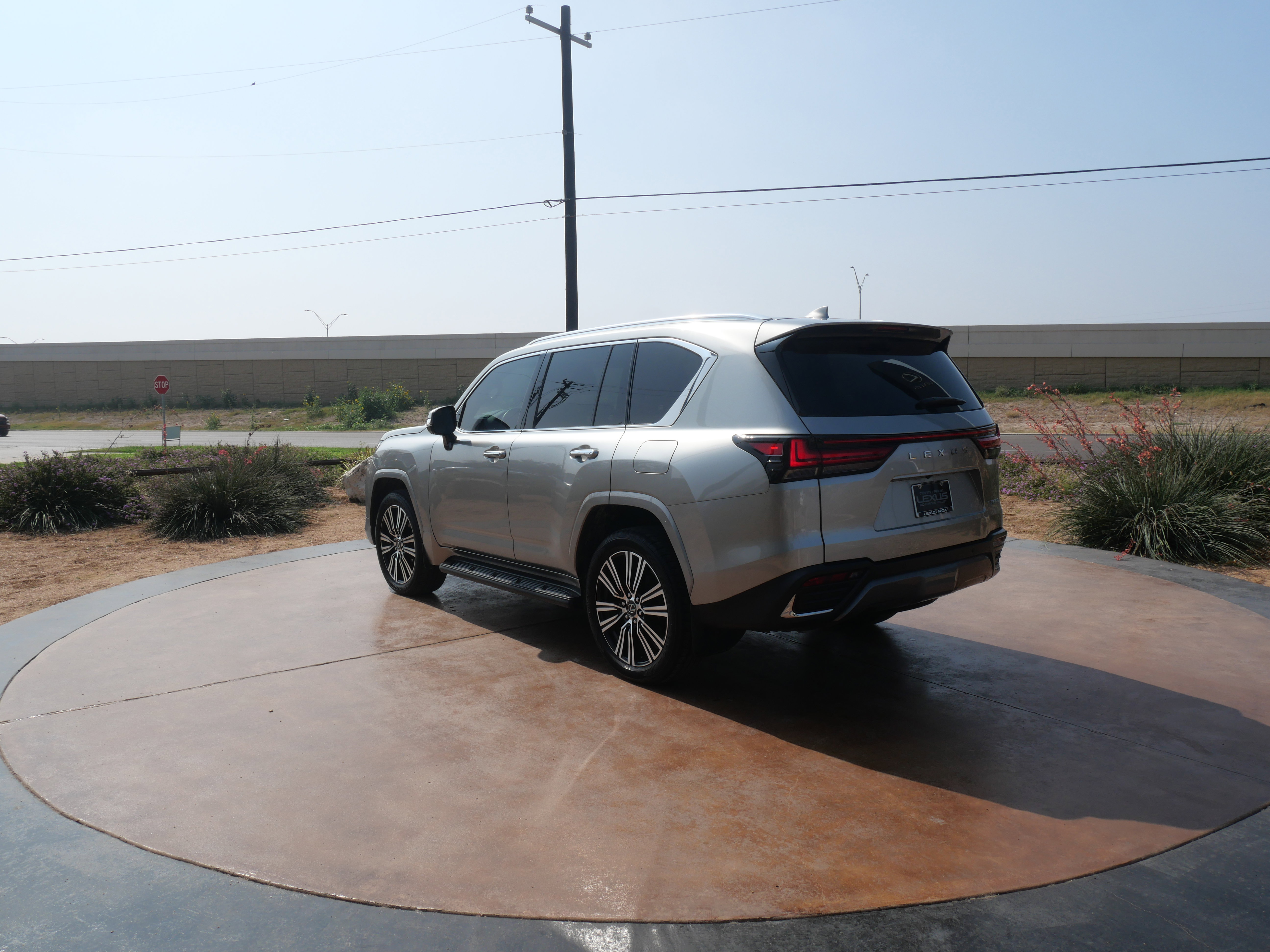 Certified 2024 Lexus LX 600 4WD w/ Luxury Package image 5