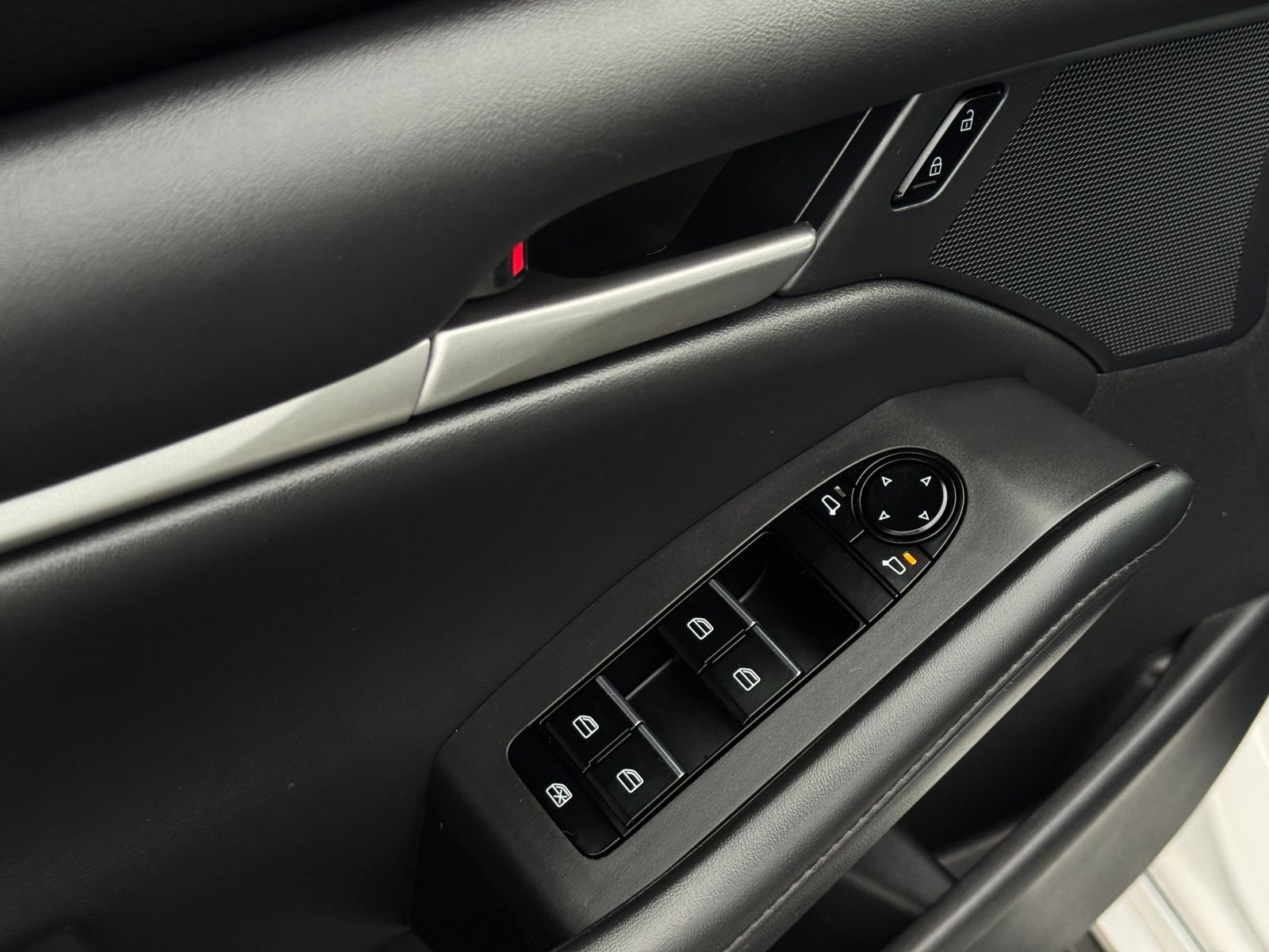 Used 2022 MAZDA MAZDA3 s image 11