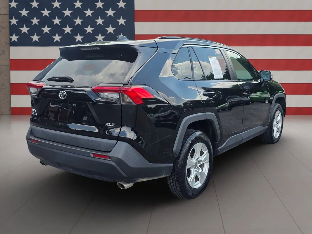 Used 2021 Toyota RAV4 XLE image 6